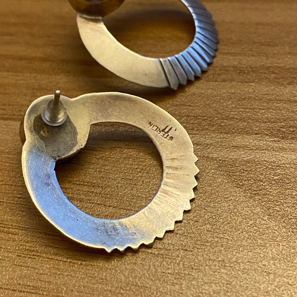 Vintage Zuni round sterling silver earrings, inlaid with turquoise, onyx and MOP - Picture 12 of 14